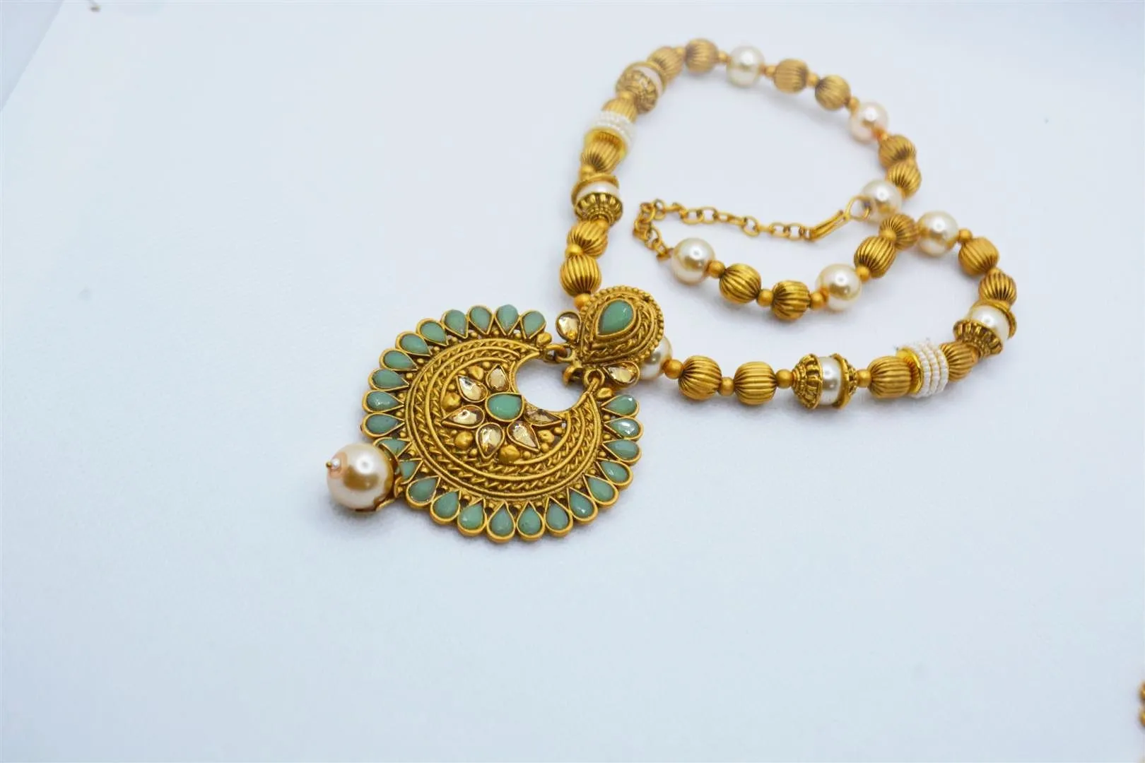 Rajwadi Pearl Mala With Lime Rubi Stones