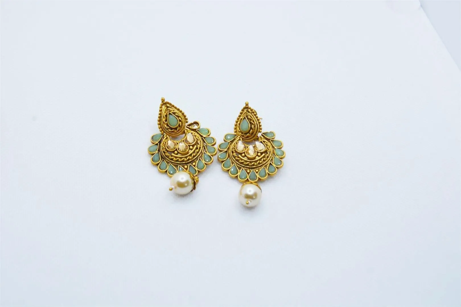 Rajwadi Pearl Mala With Lime Rubi Stones