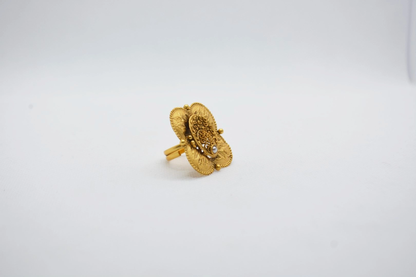 Rajwadi Ring Flowers White Stone
